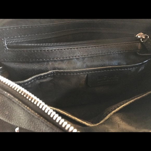 **SALE** Authentic Michael Kors large signature tote & wallet - Picture 5 of 12